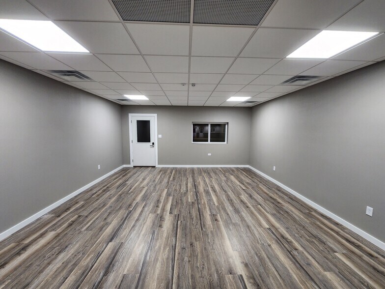 9663 230th Ave, Anamosa, IA à louer - Photo du bâtiment - Image 3 de 21