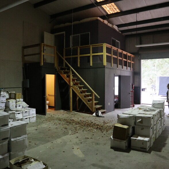 656 Capital Cir NE, Tallahassee, FL à louer - Photo du bâtiment - Image 3 de 12