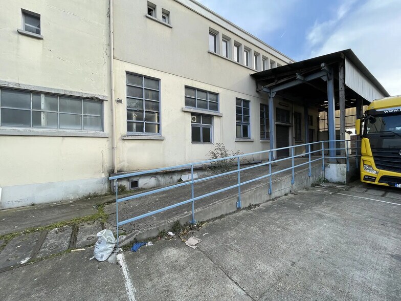 23 Rue De Stalingrad, Bobigny à louer - Photo du bâtiment - Image 2 de 2