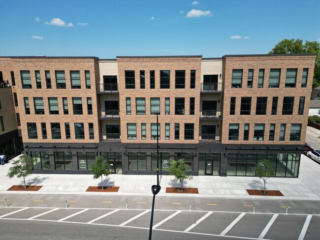 Plus de détails pour 8001 Kercheval St, Detroit, MI - Commerce de détail à louer