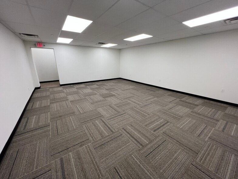 8635 W 21st St, Sand Springs, OK for lease - Building Photo - Image 2 of 7