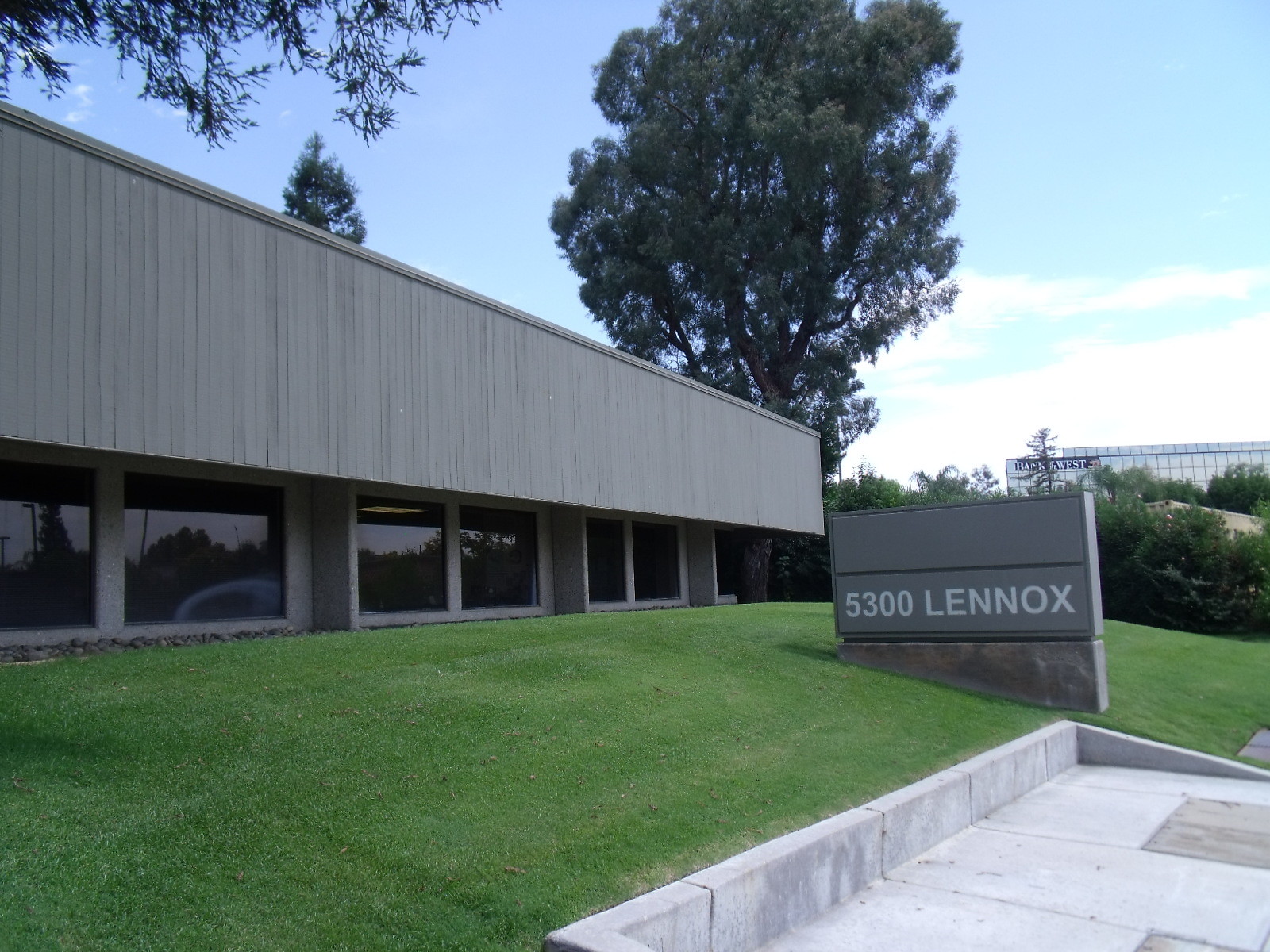 5300 Lennox Ave, Bakersfield, CA for sale Primary Photo- Image 1 of 20