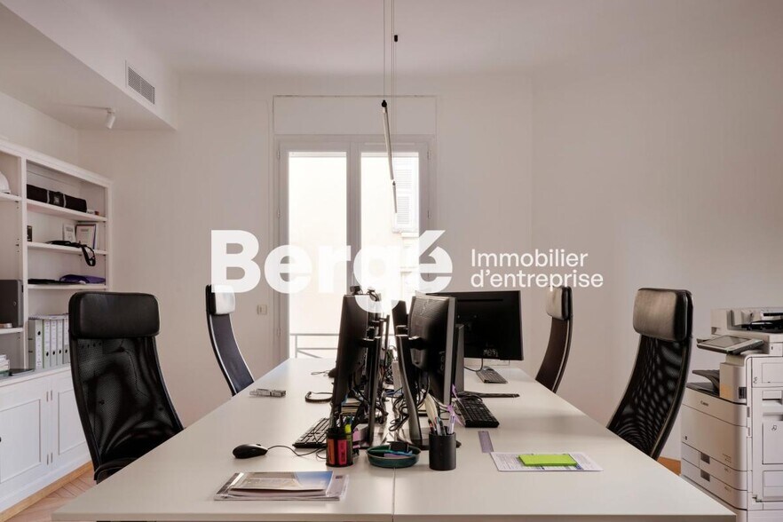 Office in Cannes for sale - Interior Photo - Image 2 of 19