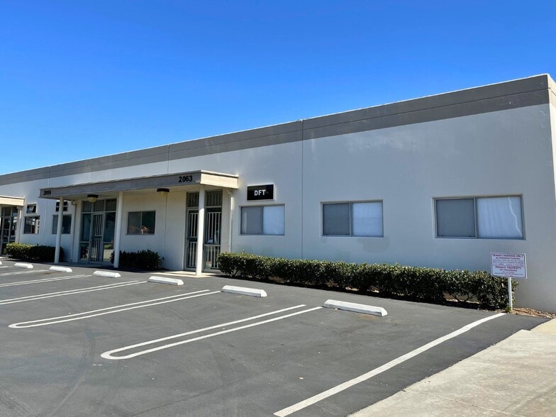 2021-2041 S Lyon St, Santa Ana, CA for lease - Building Photo - Image 3 of 7