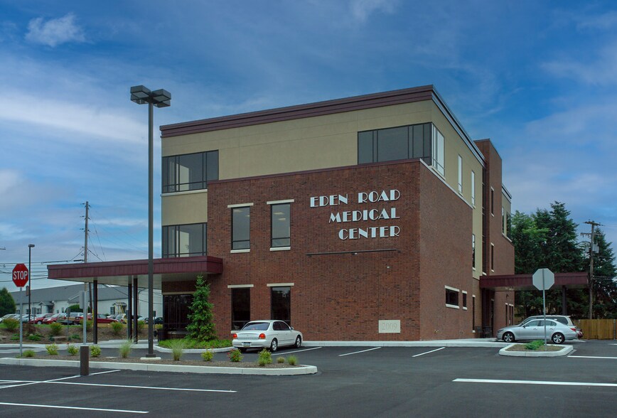 730 Eden Rd, Lancaster, PA à louer - Photo du bâtiment - Image 2 de 9