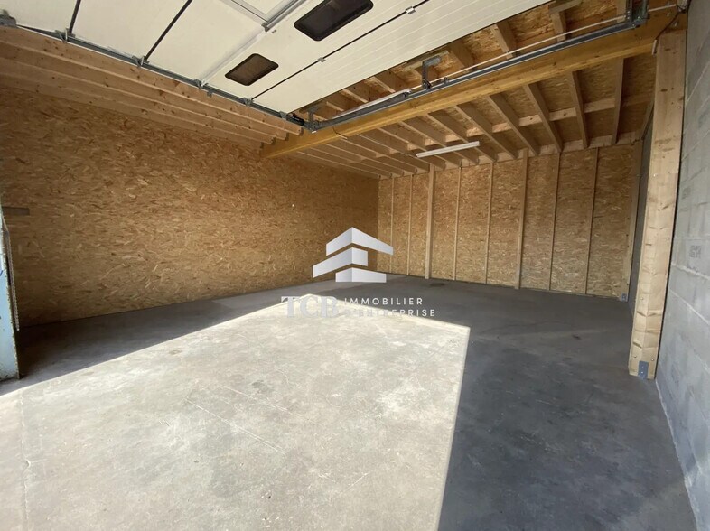 Flex dans Couëron à louer - Photo du bâtiment - Image 3 de 4