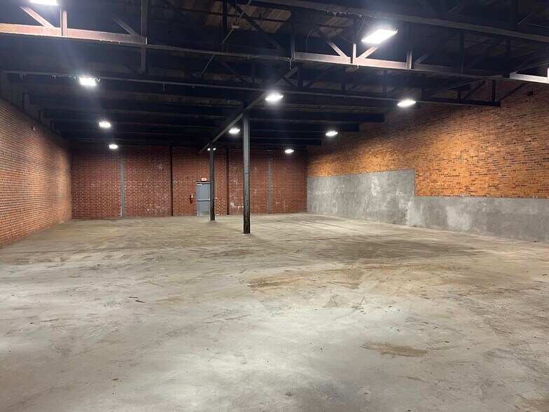 1350 16th St, Greensboro, NC à louer - Photo du bâtiment - Image 2 de 6