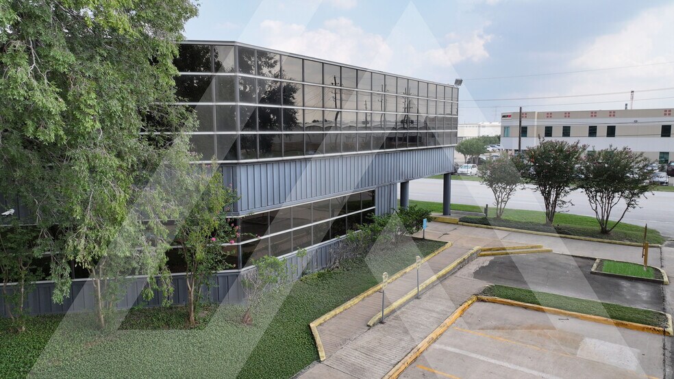 11302 Tanner Rd, Houston, TX à louer - Photo du bâtiment - Image 3 de 7