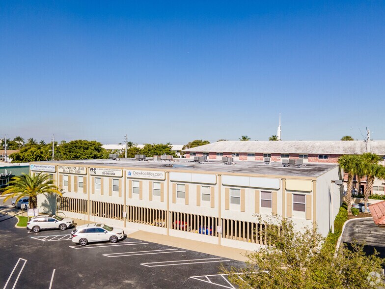 2501 E Commercial Blvd, Fort Lauderdale, FL à louer - Photo du bâtiment - Image 3 de 10