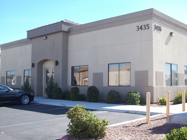 3435 W Craig Rd, North Las Vegas, NV à louer - Photo du bâtiment - Image 3 de 15