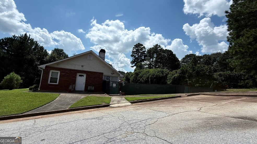 1401 Stone Bridge Ln SW, Conyers, GA à vendre - Photo du bâtiment - Image 2 de 8