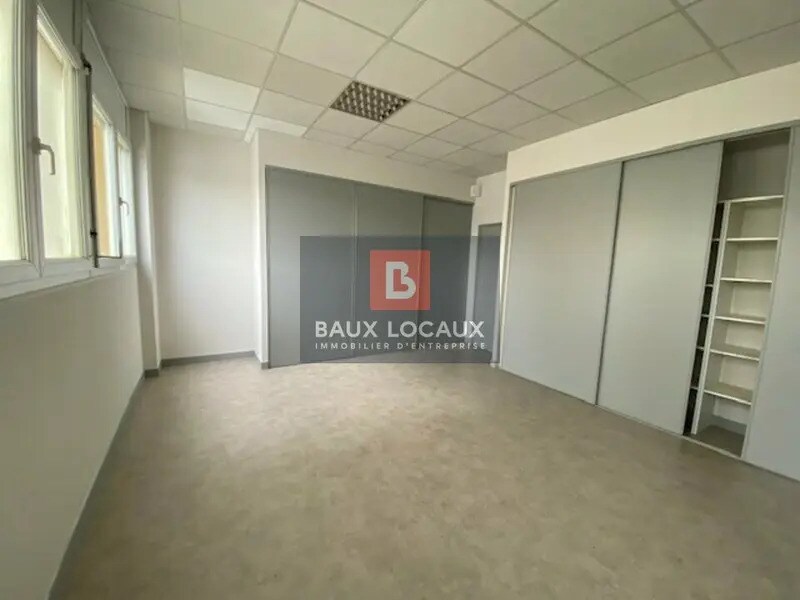 Flex in Avignon for lease Interior Photo- Image 1 of 10