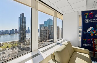 1 Dag Hammarskjold Plz, New York, NY à louer Photo intérieure- Image 2 de 7