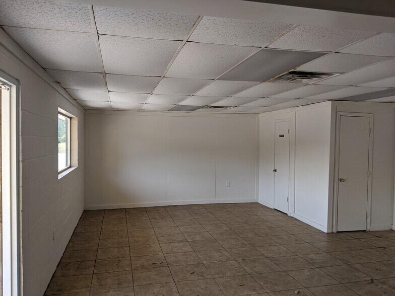 1309 Bienville Blvd, Ocean Springs, MS à vendre - Photo du bâtiment - Image 2 de 5