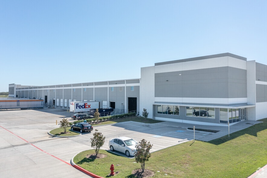 2700 East Fwy, Baytown, TX for lease - Building Photo - Image 3 of 12