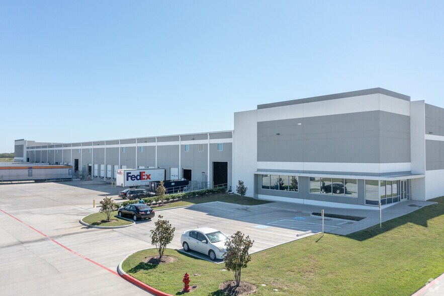 2700 East Fwy, Baytown, TX à louer - Photo du bâtiment - Image 3 de 12