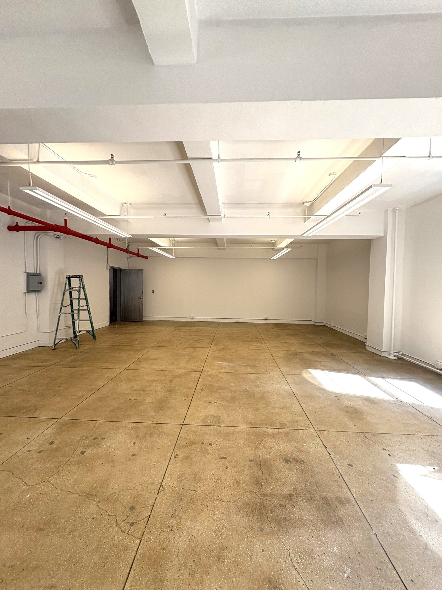 330 W 38th St, New York, NY for lease Interior Photo- Image 1 of 2