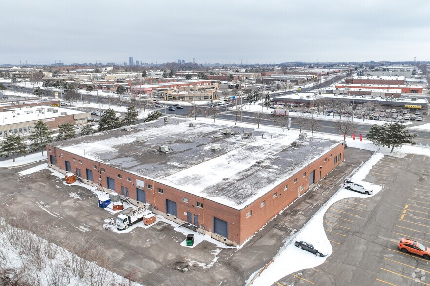 7310 Woodbine Ave, Markham, ON à louer - Photo du bâtiment - Image 2 de 3