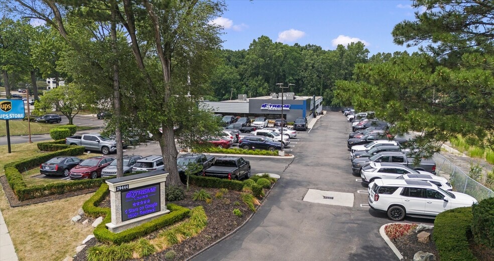 29444 Northwestern Hwy, Southfield, MI for sale - Building Photo - Image 3 of 50