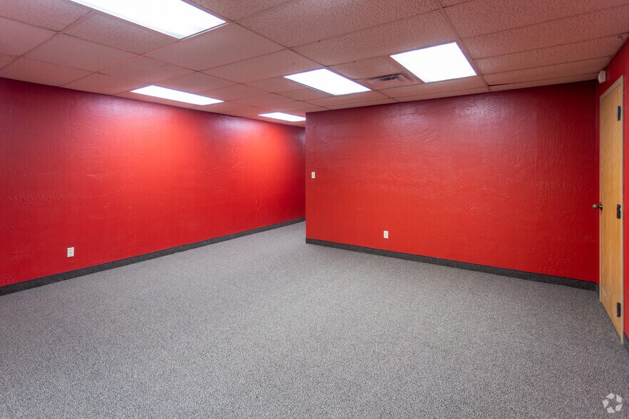 4200 Perimeter Center Dr, Oklahoma City, OK à vendre - Photo du bâtiment - Image 2 de 14