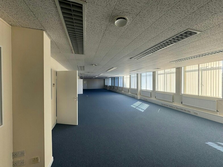 Mount Pleasant Rd, Barnet for lease - Interior Photo - Image 3 of 24