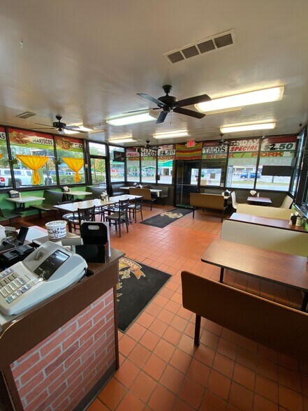 930 W Illinois Ave, Aurora, IL à vendre - Photo intérieure - Image 3 de 21