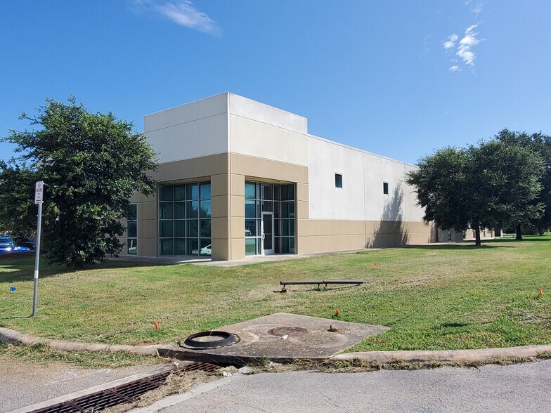 6700 Guada Coma Dr, Schertz, TX à vendre - Photo du bâtiment - Image 1 de 9