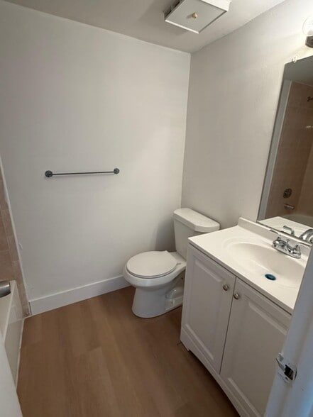 BULK CONDO PORTFOLIO OF 5 UNITS portfolio of 5 properties for sale on LoopNet.ca - Building Photo - Image 2 of 33