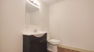 12208-12222 SE Market St, Portland, OR for lease Interior Photo- Image 2 of 11