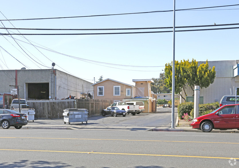 2211 Old Middlefield Way, Mountain View, CA for lease - Building Photo - Image 1 of 3