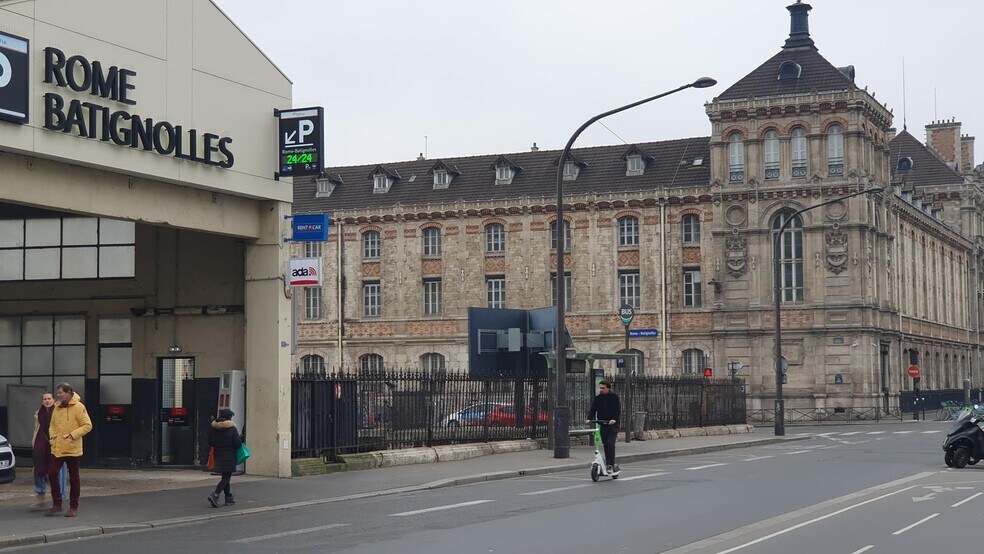 Retail in Paris for lease - Building Photo - Image 1 of 3