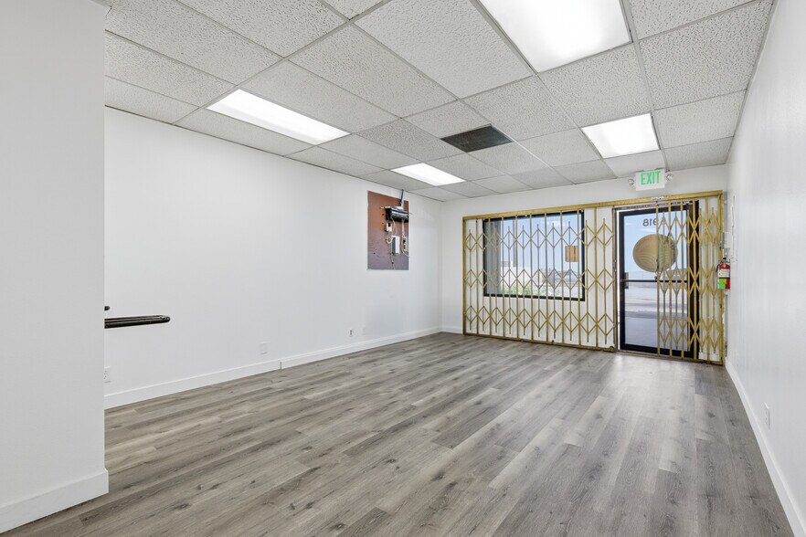 5852 S Vermont Ave, Los Angeles, CA à louer - Photo du bâtiment - Image 2 de 20