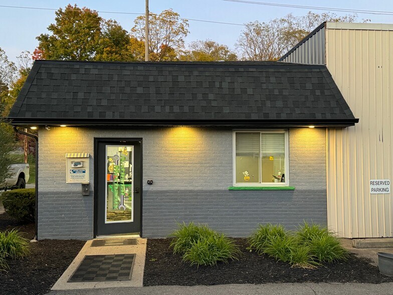 201 S Mill St, South Lyon, MI à vendre - Photo du bâtiment - Image 2 de 15