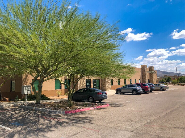 3821 Constitution Dr, El Paso, TX à louer - Photo du bâtiment - Image 3 de 18