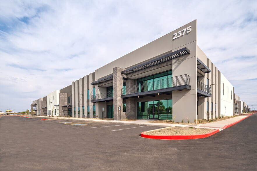 2375 S Arizona Ave, Chandler, AZ à louer - Photo du bâtiment - Image 1 de 22
