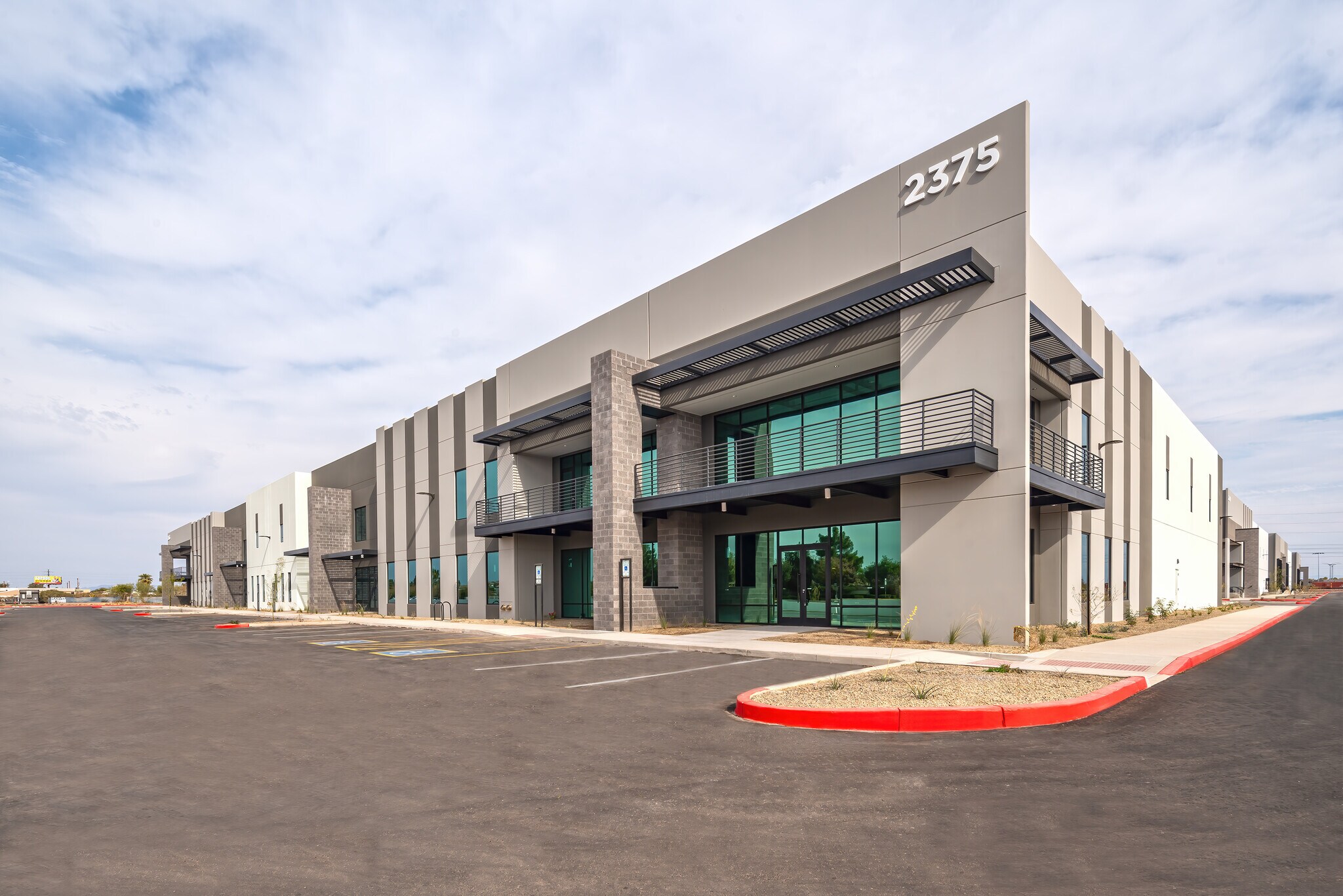 2375 S Arizona Ave, Chandler, AZ à louer Photo du bâtiment- Image 1 de 23