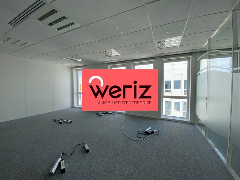 Office in Marseille for lease - Building Photo - Image 3 of 12