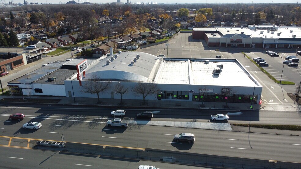 15241 Michigan Ave, Dearborn, MI à vendre - Photo du bâtiment - Image 3 de 5