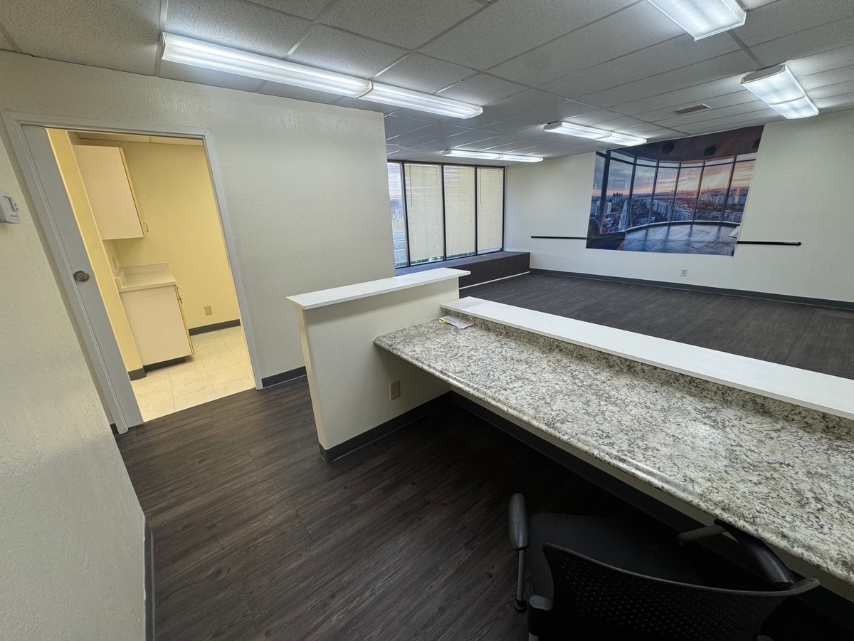 2089 Vale Rd, San Pablo, CA 94806 - Unit 14 - - Interior Photo - Image 2 of 9
