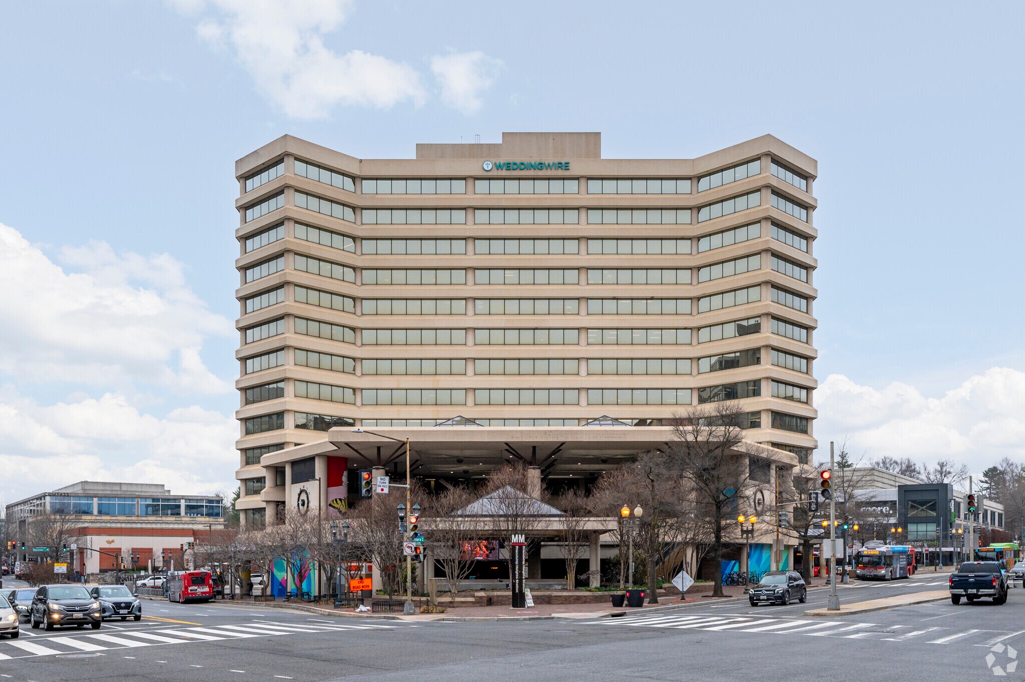 2 Wisconsin Cir, Chevy Chase, MD à louer Photo principale- Image 1 de 20