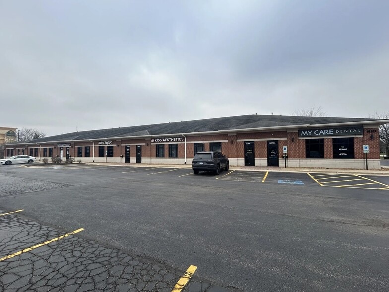 18311 N Creek Dr, Tinley Park, IL à louer - Photo du bâtiment - Image 2 de 12