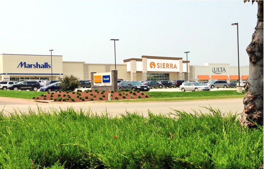 5747-5755 Sunnybrook Dr, Sioux City, IA à vendre - Photo du bâtiment - Image 1 de 1