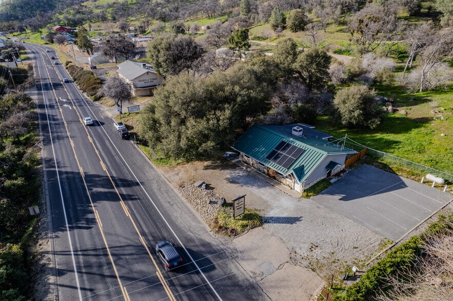35572 Highway 41, Coarsegold, CA à vendre - Photo du bâtiment - Image 2 de 8