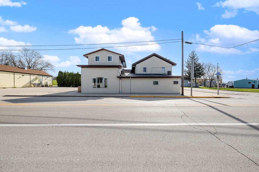 504 Milwaukee St, Lomira, WI for sale - Building Photo - Image 2 of 50