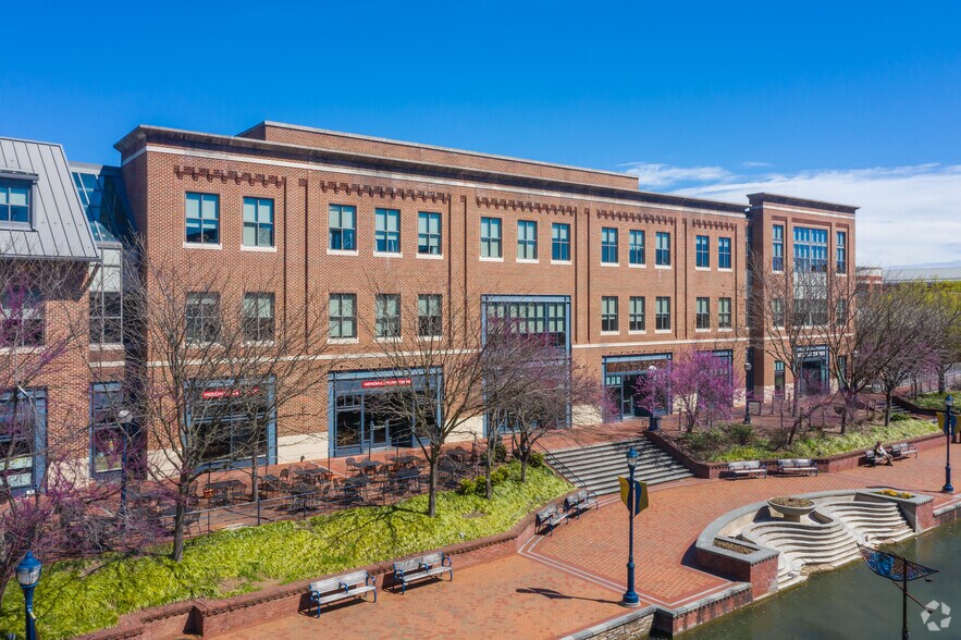 50 Carroll Creek Way, Frederick, MD à vendre - Photo du bâtiment - Image 3 de 7