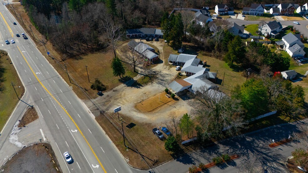 16800 Jefferson Davis Hwy, Colonial Heights, VA à vendre - Photo du bâtiment - Image 2 de 16