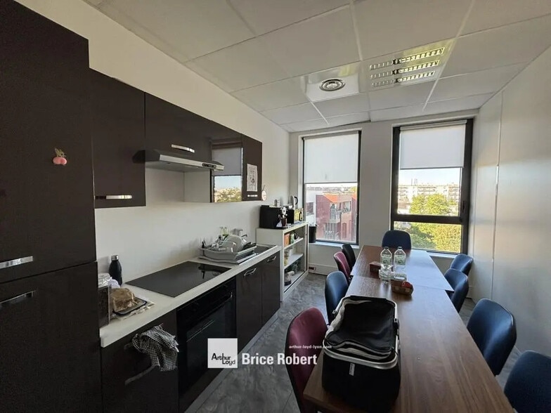 1 Bis Avenue Salvador Allende, Vaulx-en-Velin for lease - Interior Photo - Image 3 of 8