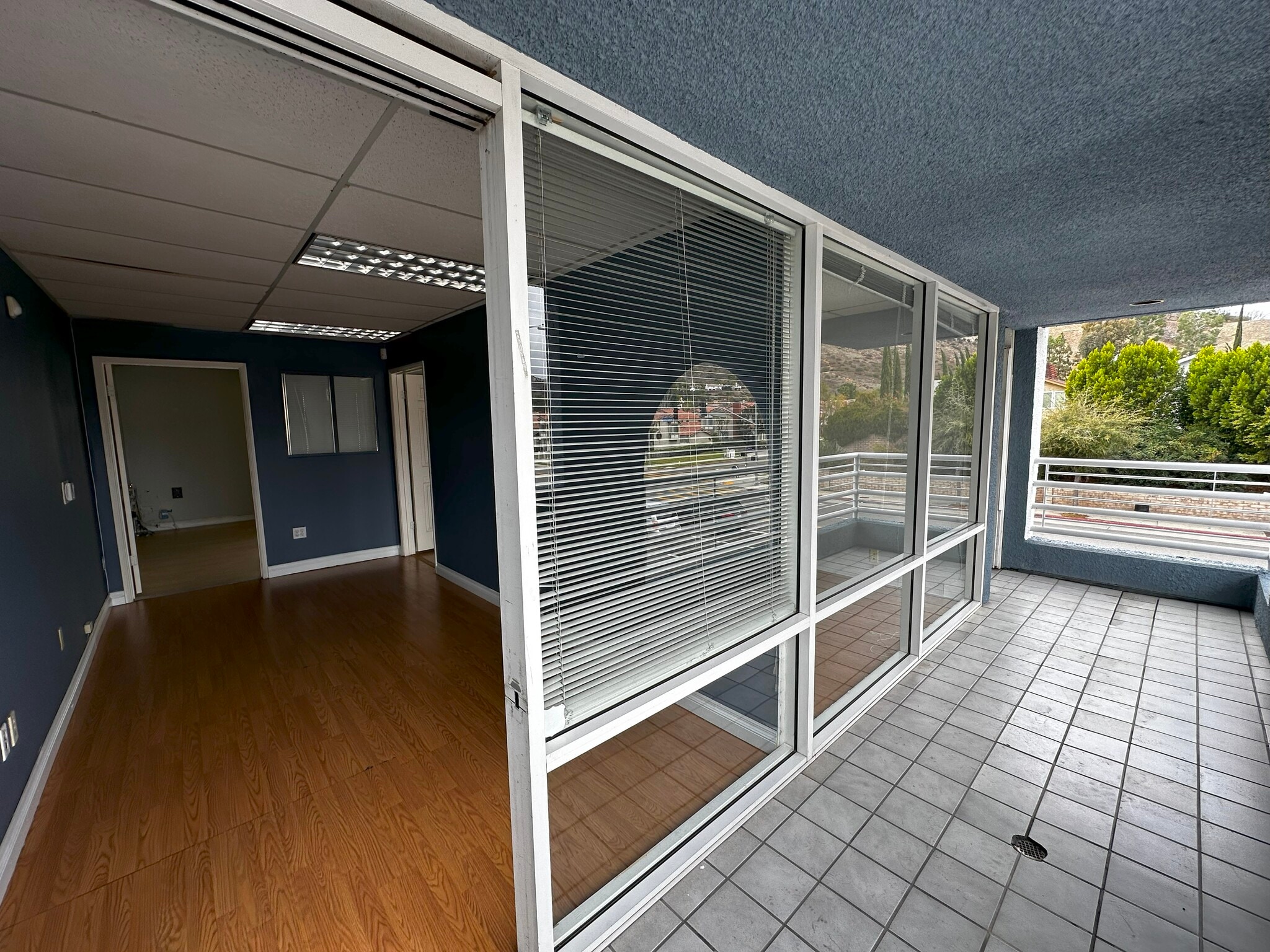 24372 Vanowen St, Canoga Park, CA for lease Building Photo- Image 1 of 5