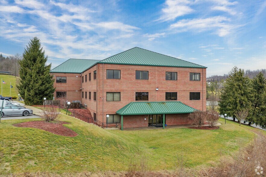125 Technology Dr, Canonsburg, PA à louer - Photo du bâtiment - Image 2 de 4