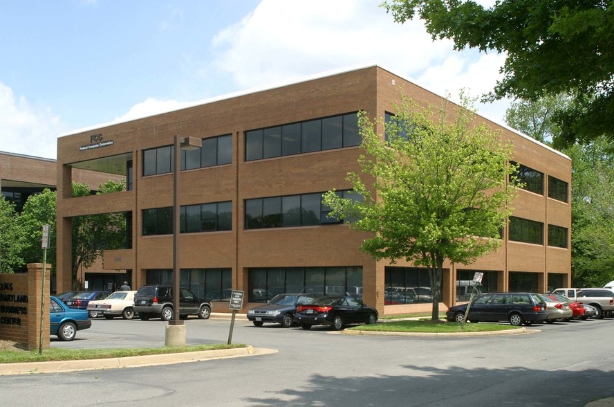 2745 Hartland Rd, Falls Church, VA for sale - Building Photo - Image 2 of 11